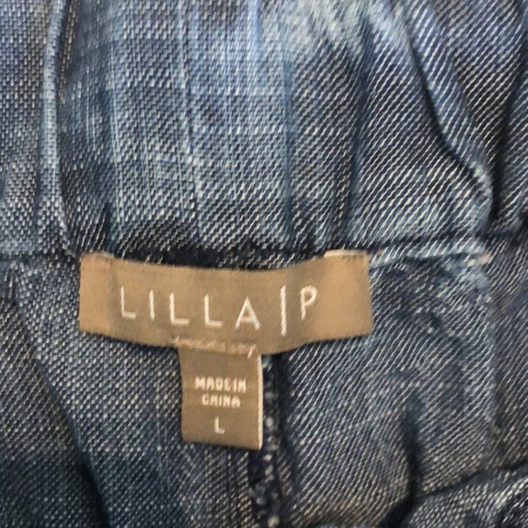 Lilla P chambray denim shorts. - Picture 3 of 4